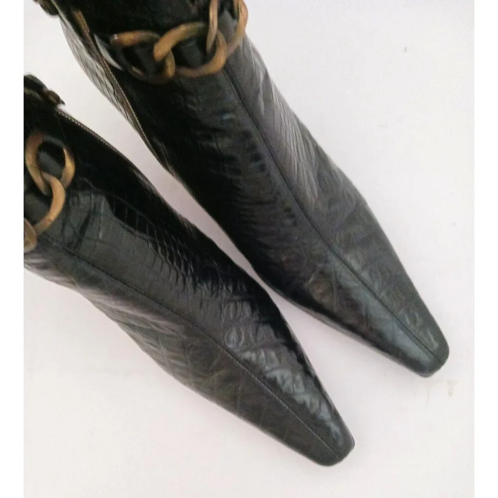 Donald Pliner Blk Croc Embossed Leather Heeled Ankle Boots Chain Trim Italy 6.5M